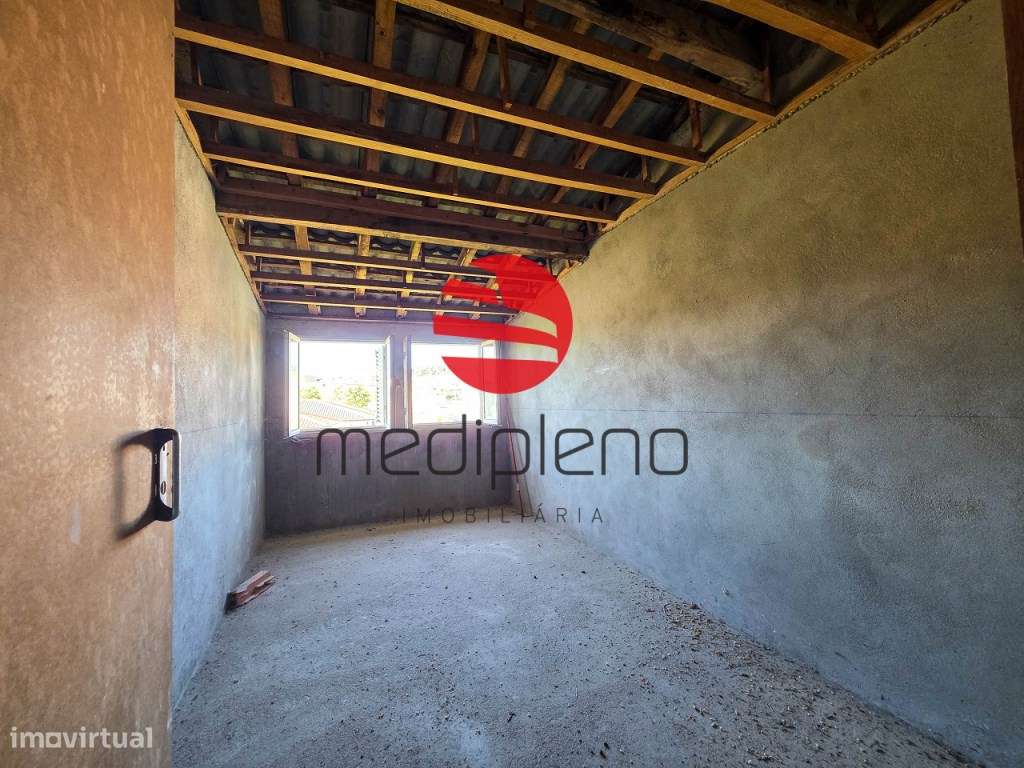 MORADIA T4 C/ GARAGEM-16