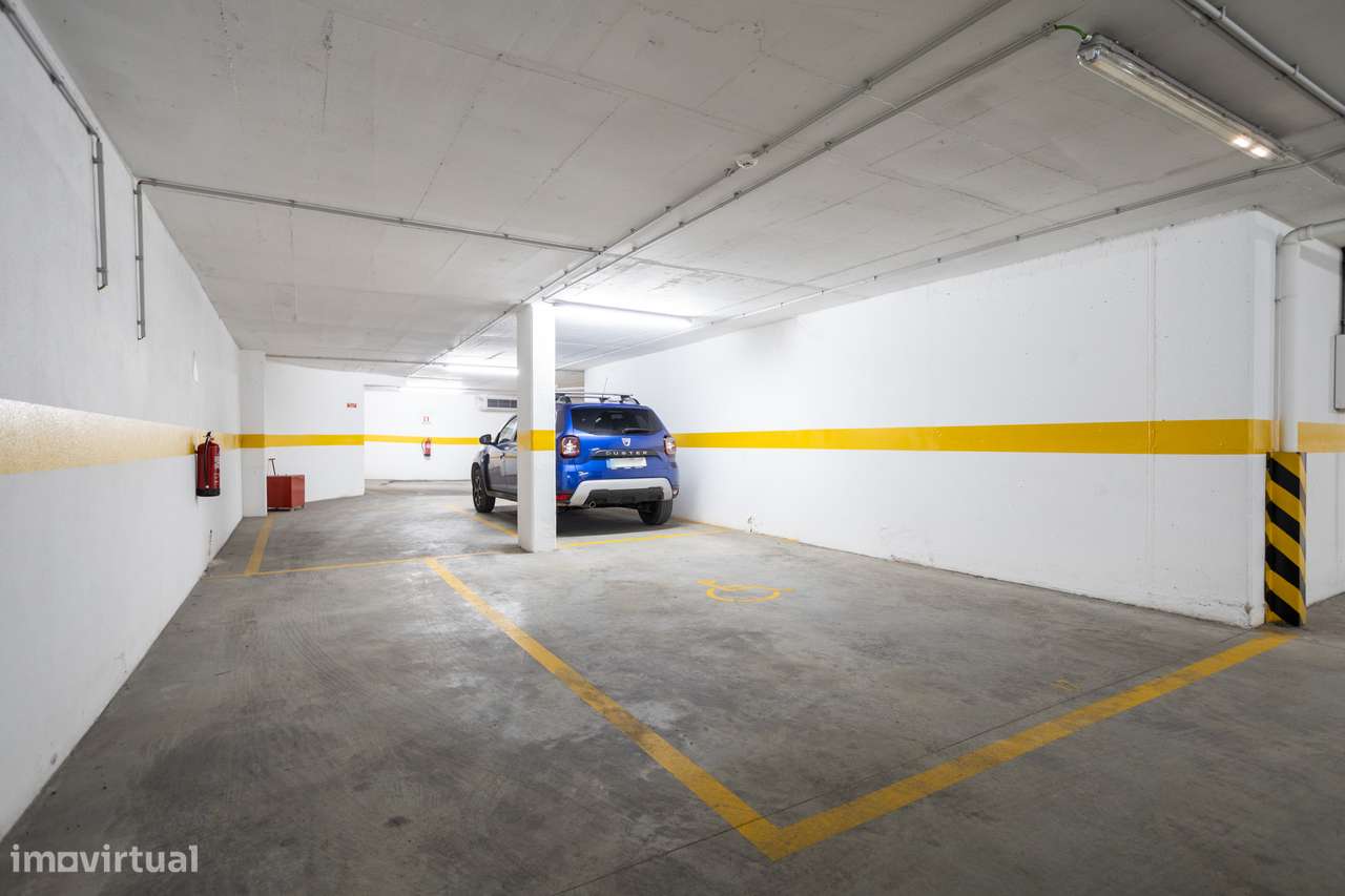 Garagem em Olival de Basto - Estacione o Seu Veículo com Conforto e Se - Grande imagem: 4/9