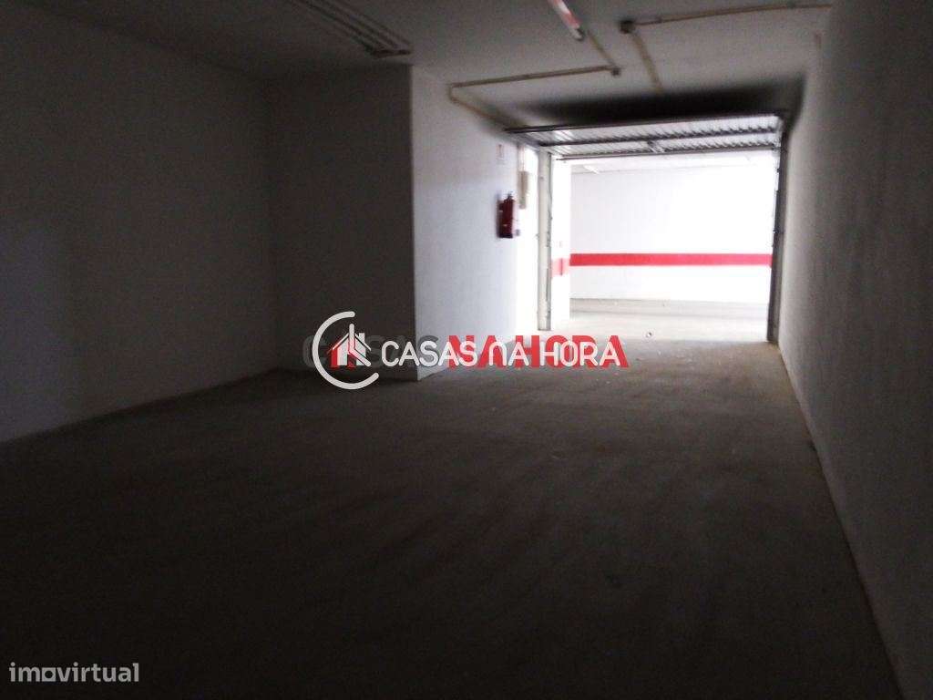 Garagem/armazém na Rua Dr. José Joaquim de Almeida, em Carcavelos-5