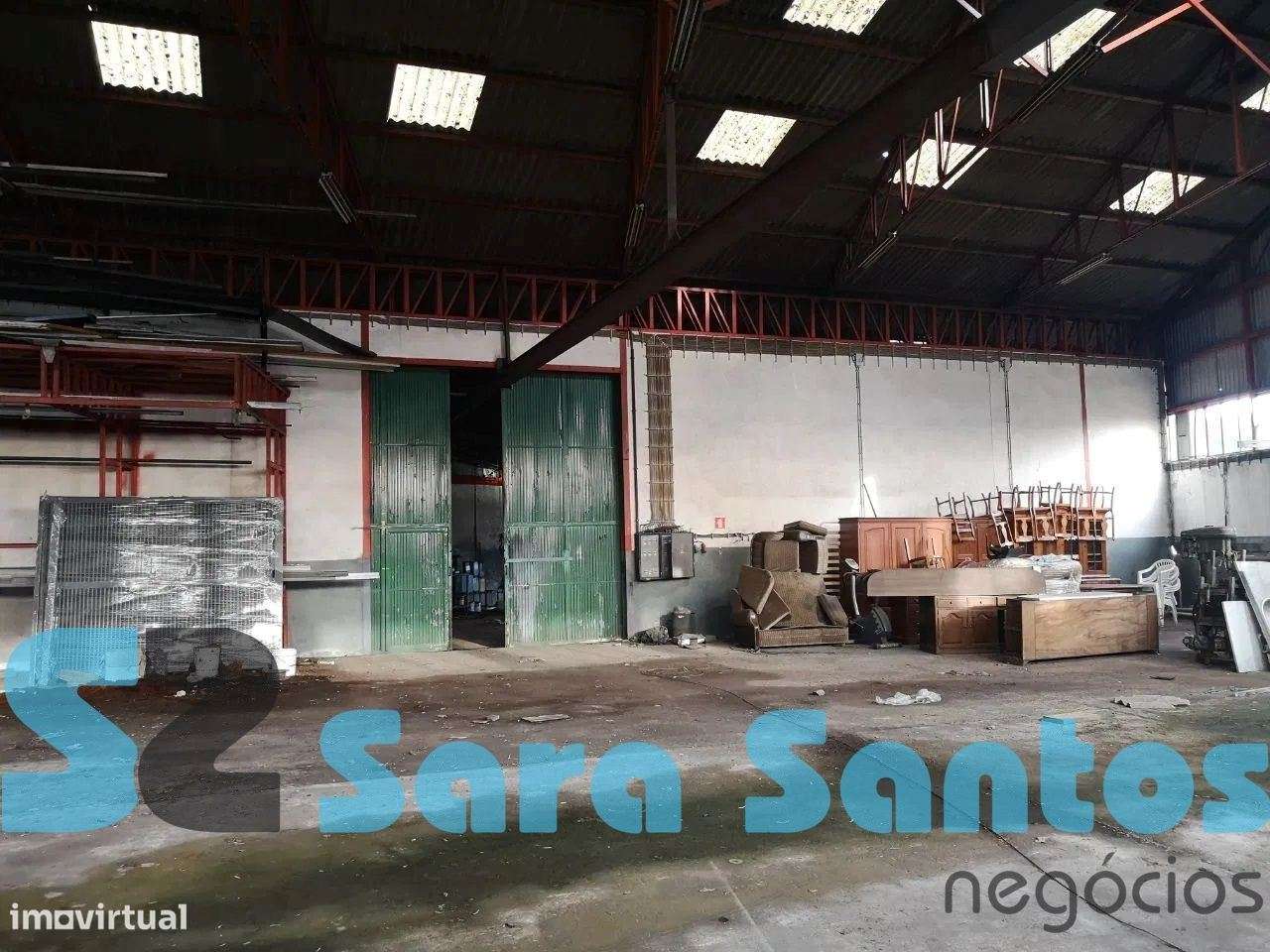 Armazém C/1100m2 para recuperar-  Paços Ferreira - Grande imagem: 2/12