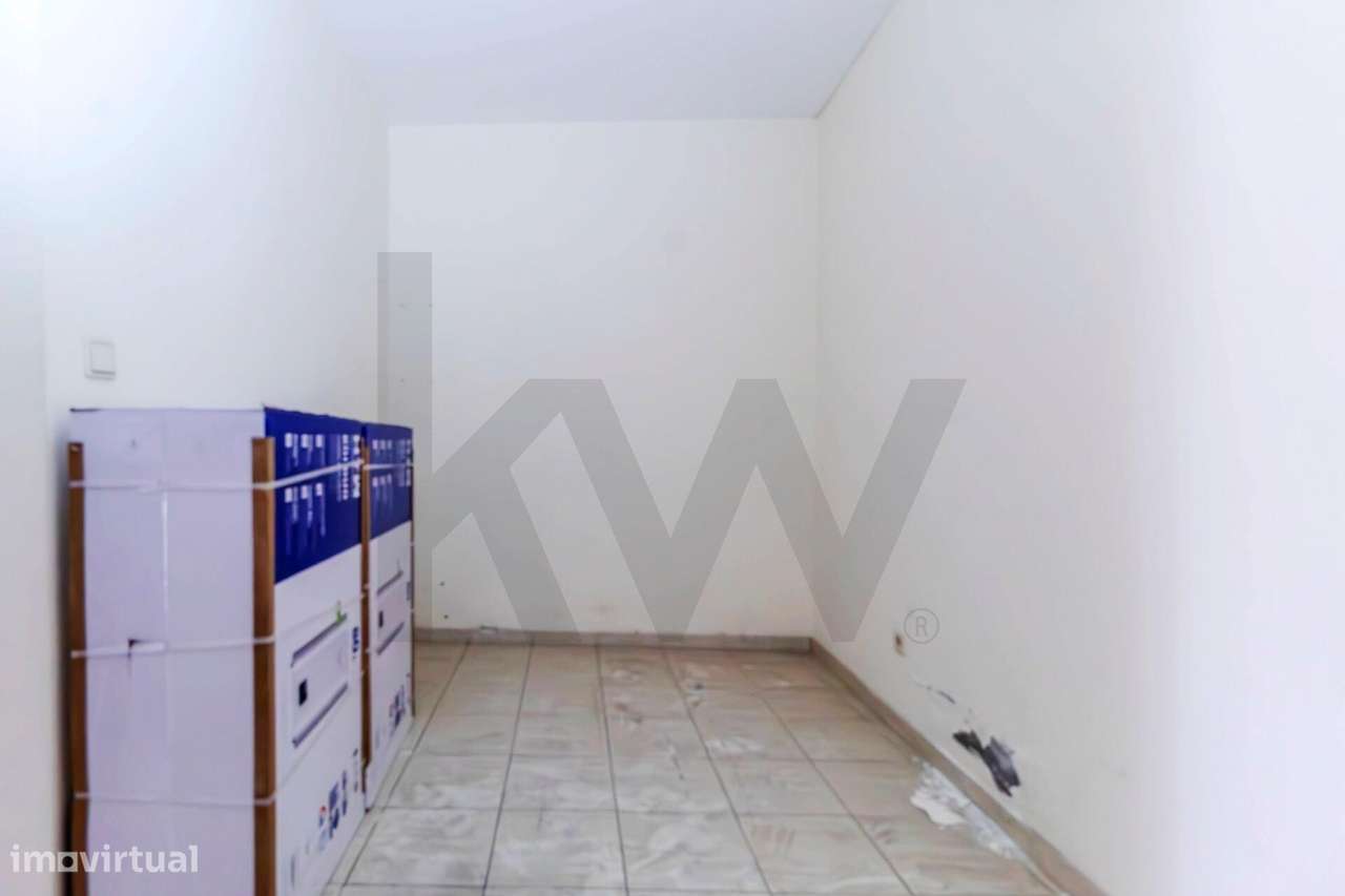 Loja térrea no centro de Canedo. - Grande imagem: 2/17