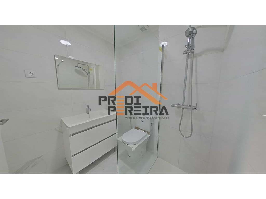Imóvel T3, totalmente remodelado, com acabamentos de qualidade.-15