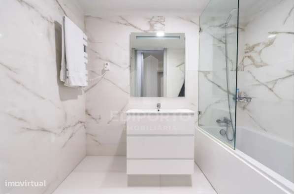 T2 COM GARAGEM E VARANDA   NO PORTO-28