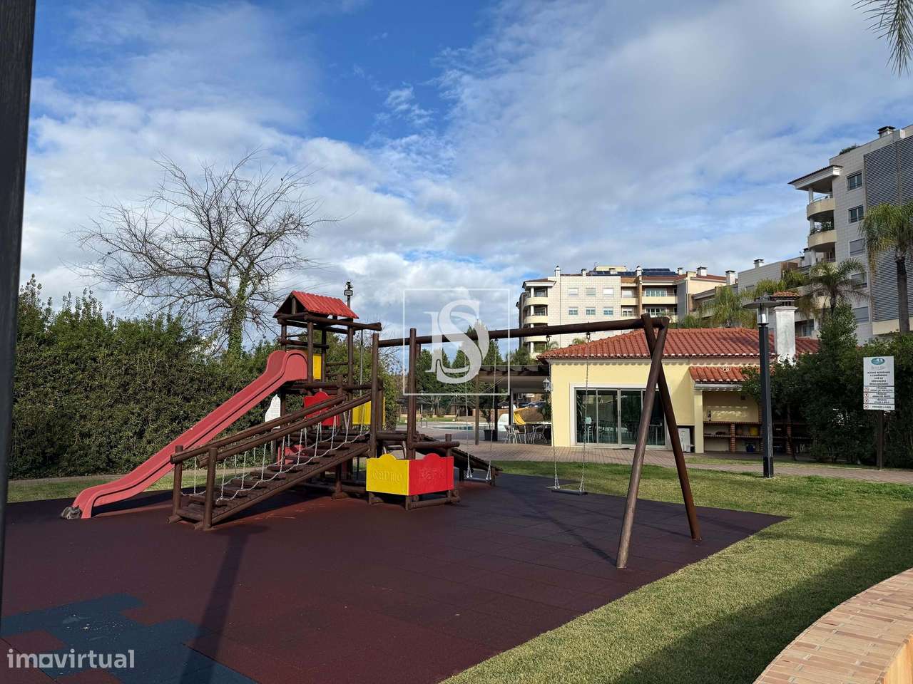 Apartamento T4 - Torres Novas-25