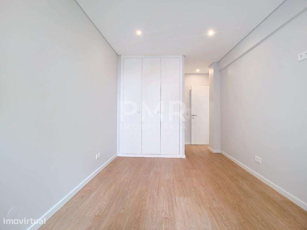 Apartamento T3 totalmente remodelado, para venda  no Lumiar.-6