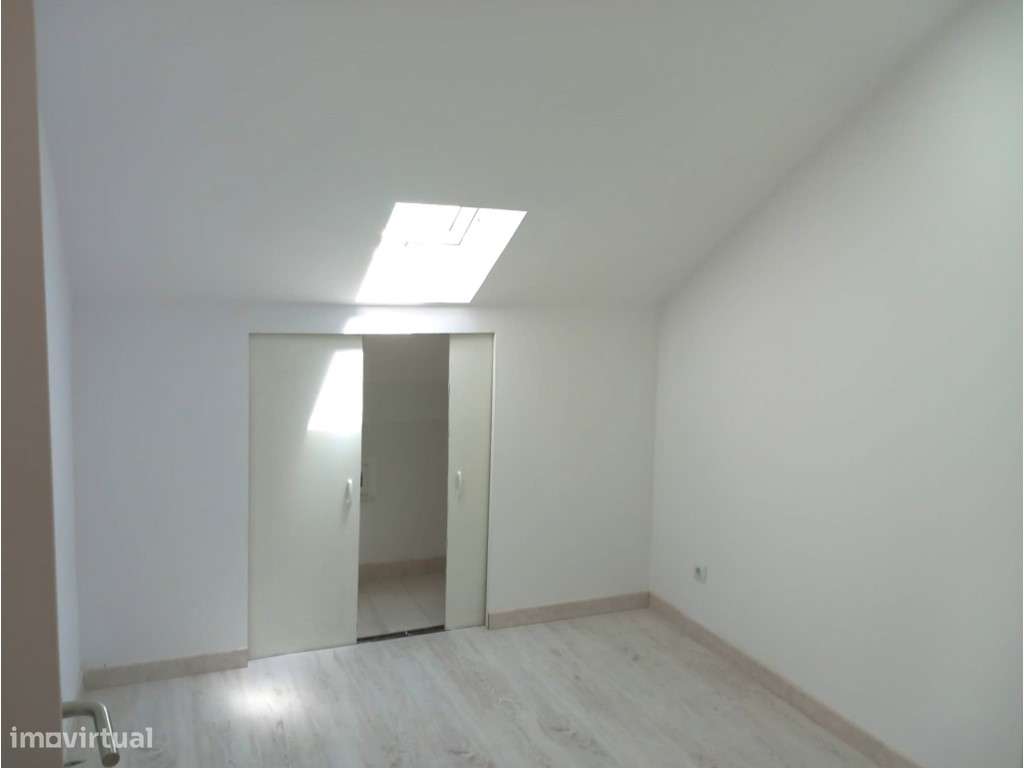 PRÉDIO TOTALMENTE REMODELADO COM RENDIMENTO ACIMA DOS 7% - Grande imagem: 4/17