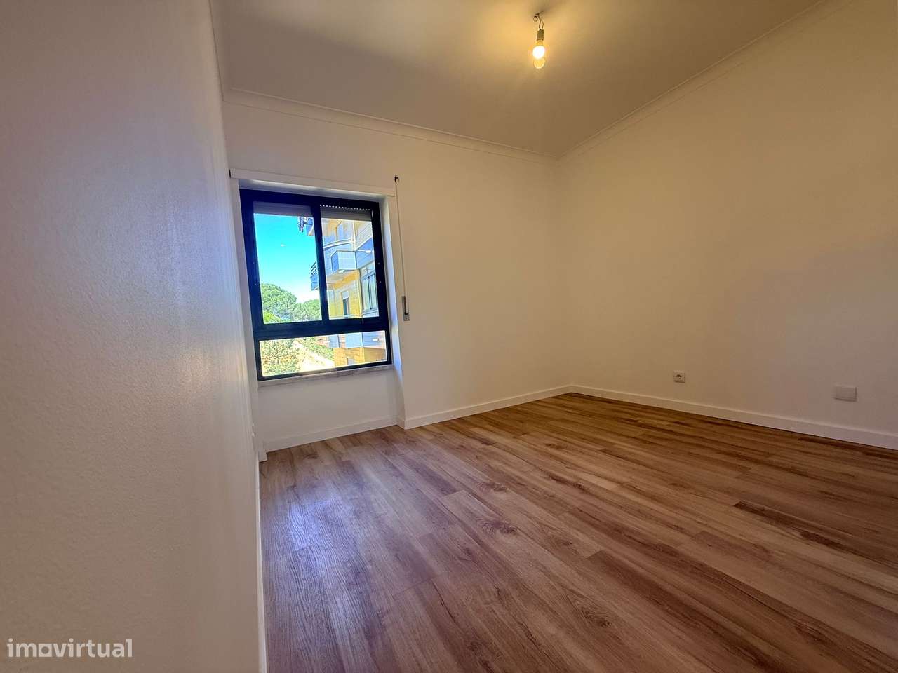 Apartamento T3 com 2 casas de banho em Almada-7