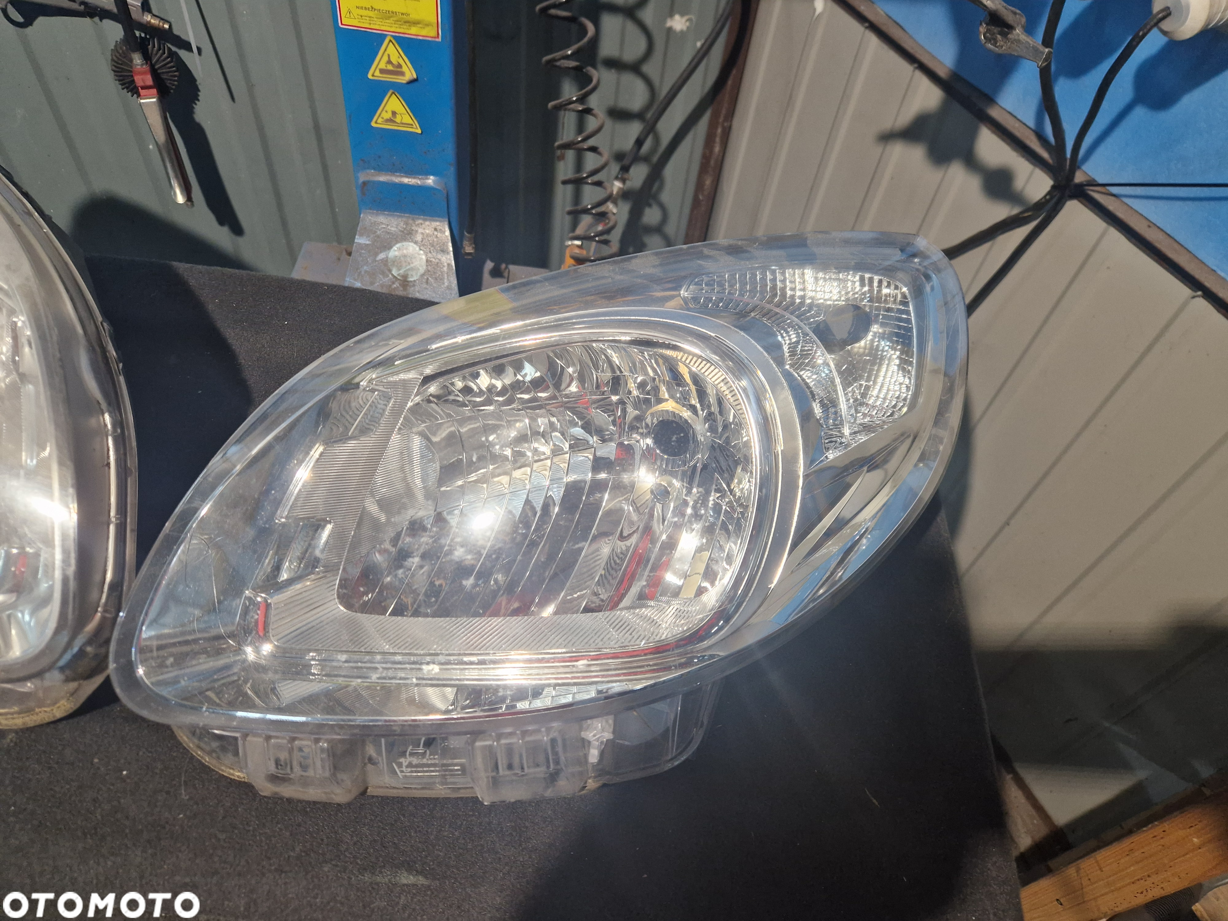 lampy przód Renault Kangoo 2014 rok Lift uszkodzona - 2