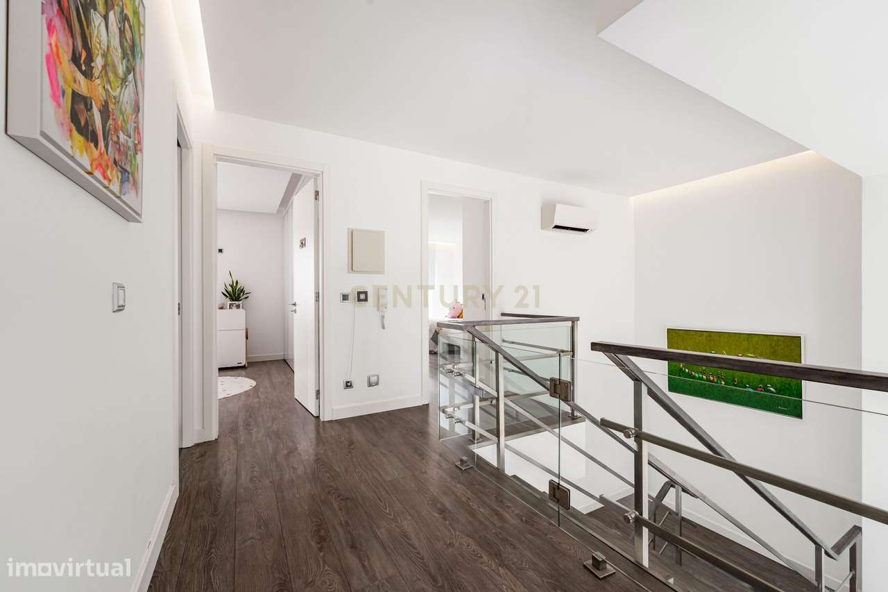 Moradia contemporânea na Aroeira | Luz natural, conforto e eficiência-41