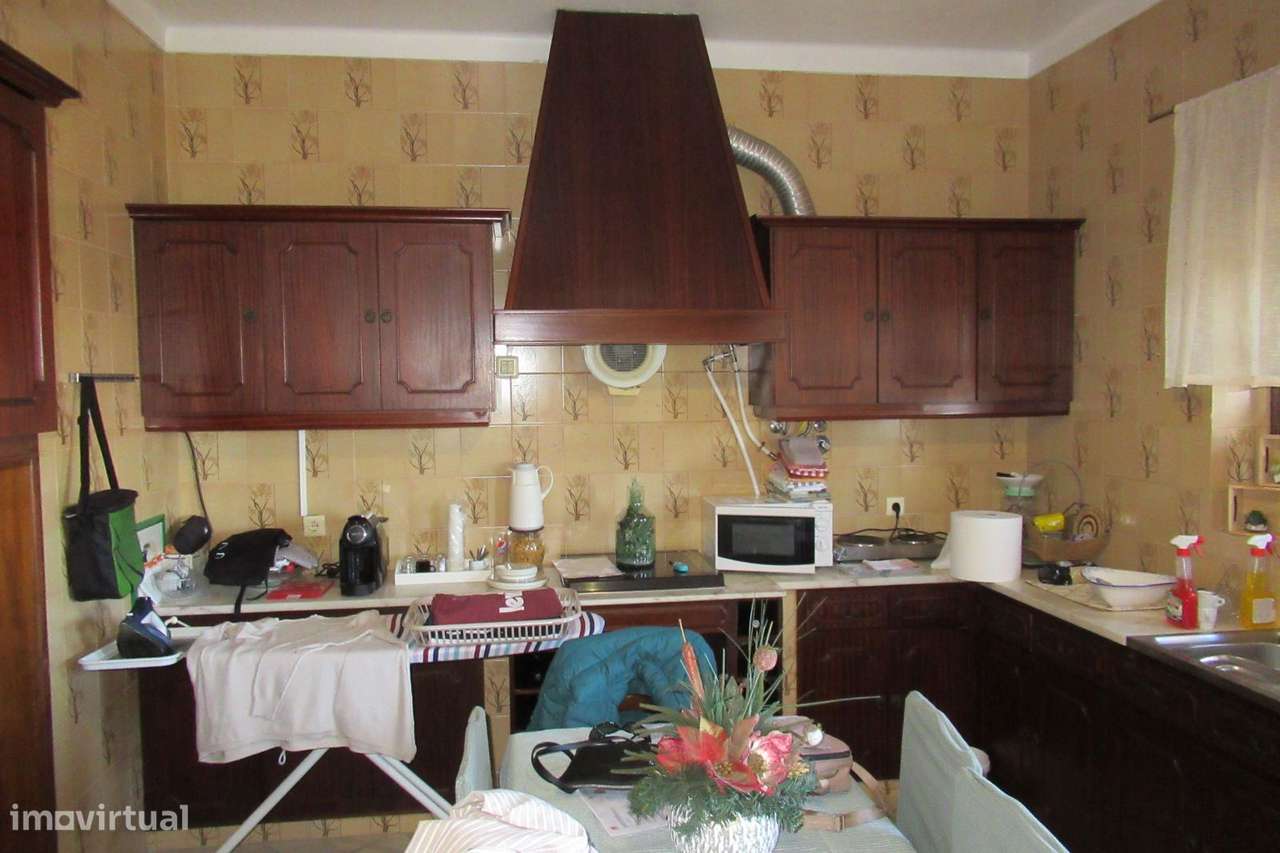 MORADIA ISOLADA COM COMÉRCIO E MORADIA DE R/C.-13