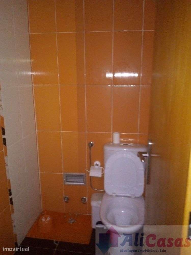 Loja com Montra e Cave-18