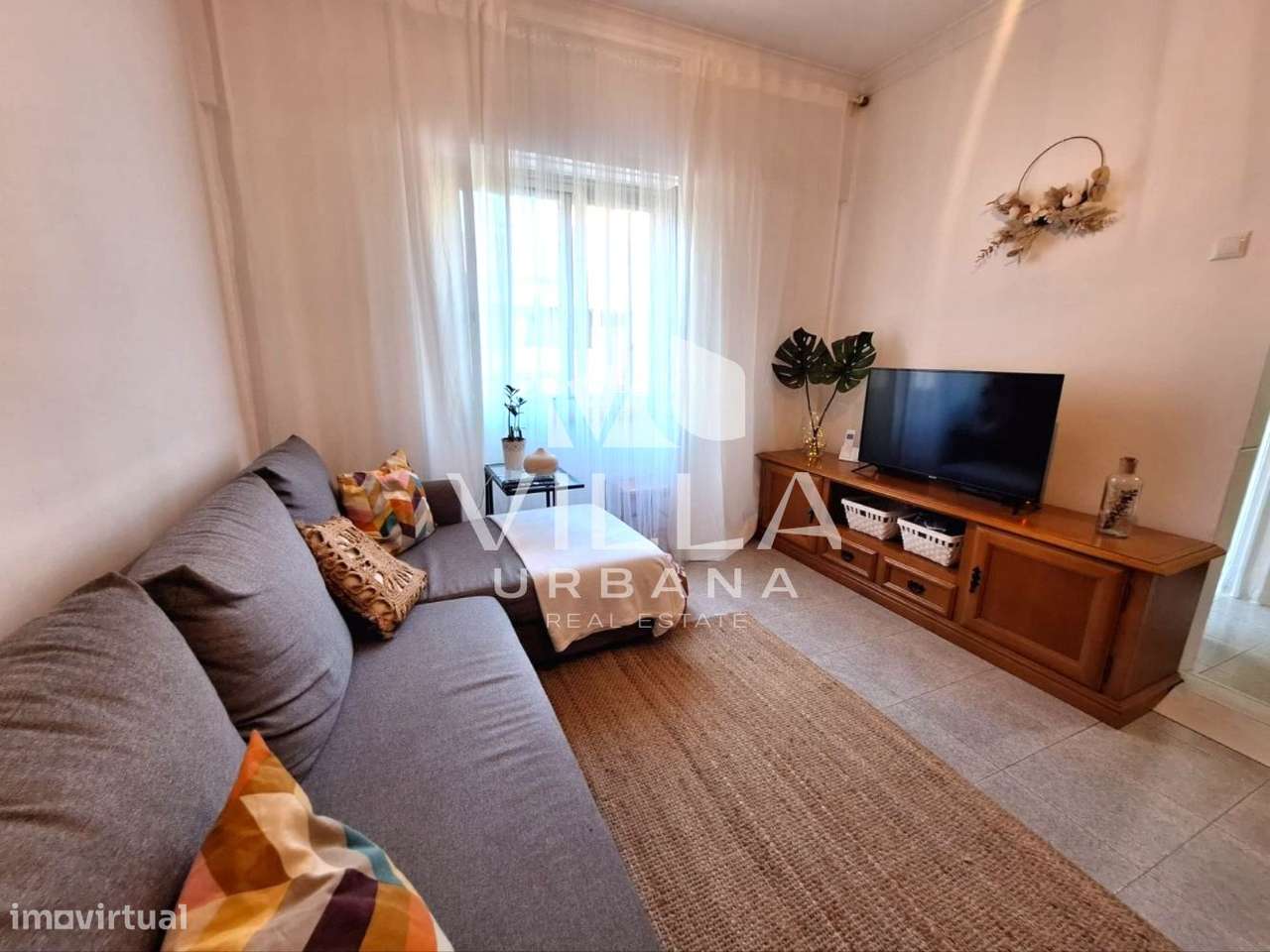 OPORTUNIDADE em São Domingos de Benfica – T1+2 com Excelente Potenc-0