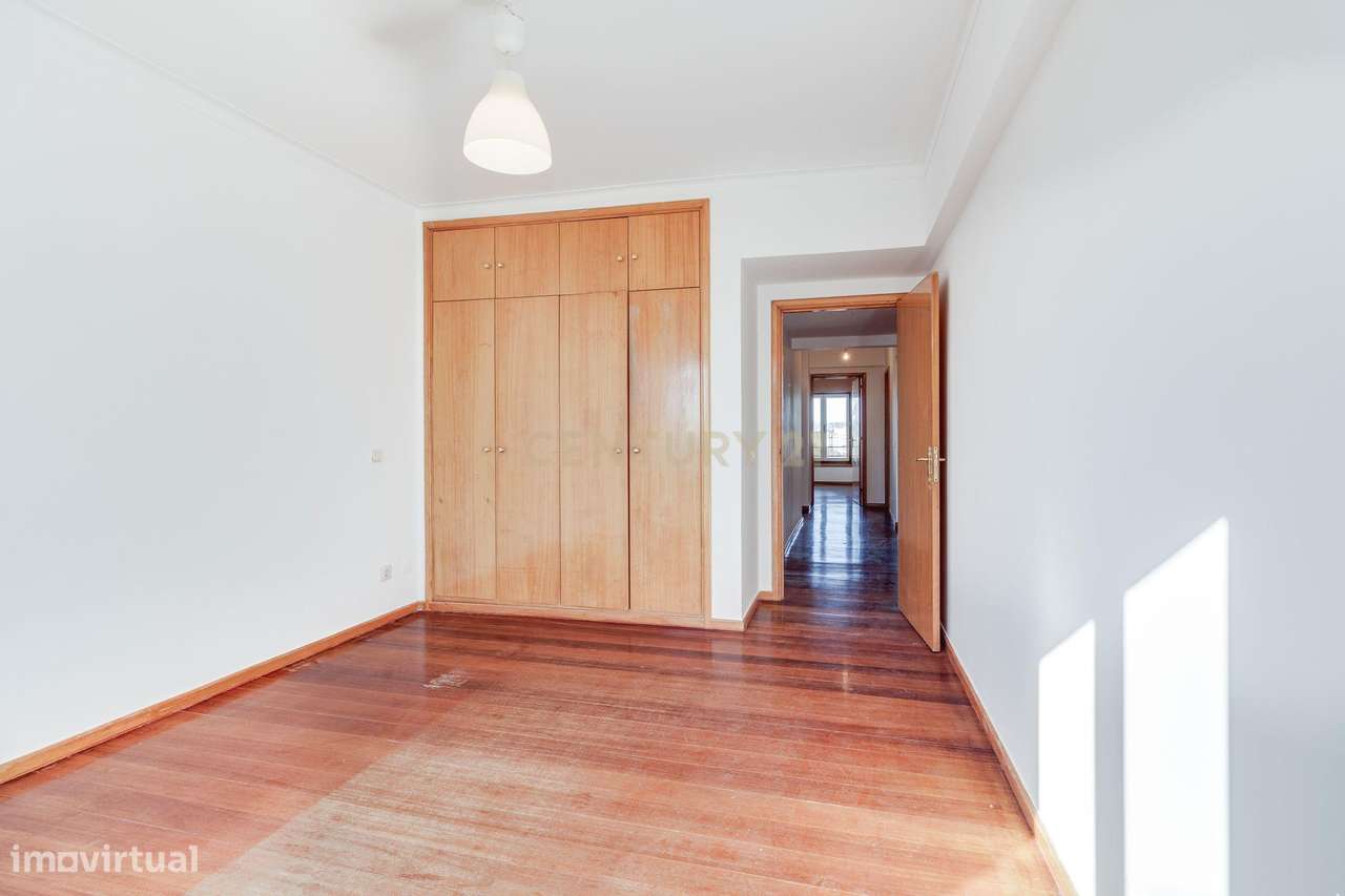 Fantástico T5 Quinta das Conchas frente ao metro-15