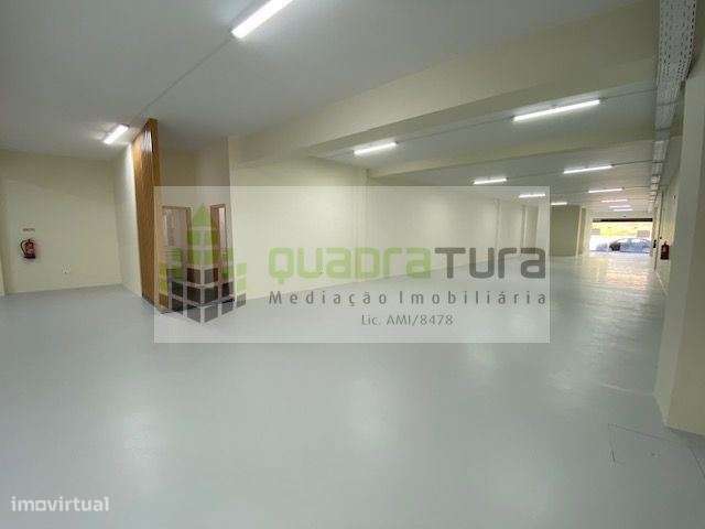 LOJA C/410m2 num só piso (Rés-do-chão) | Rua da Constituição | Já c... - Grande imagem: 5/14