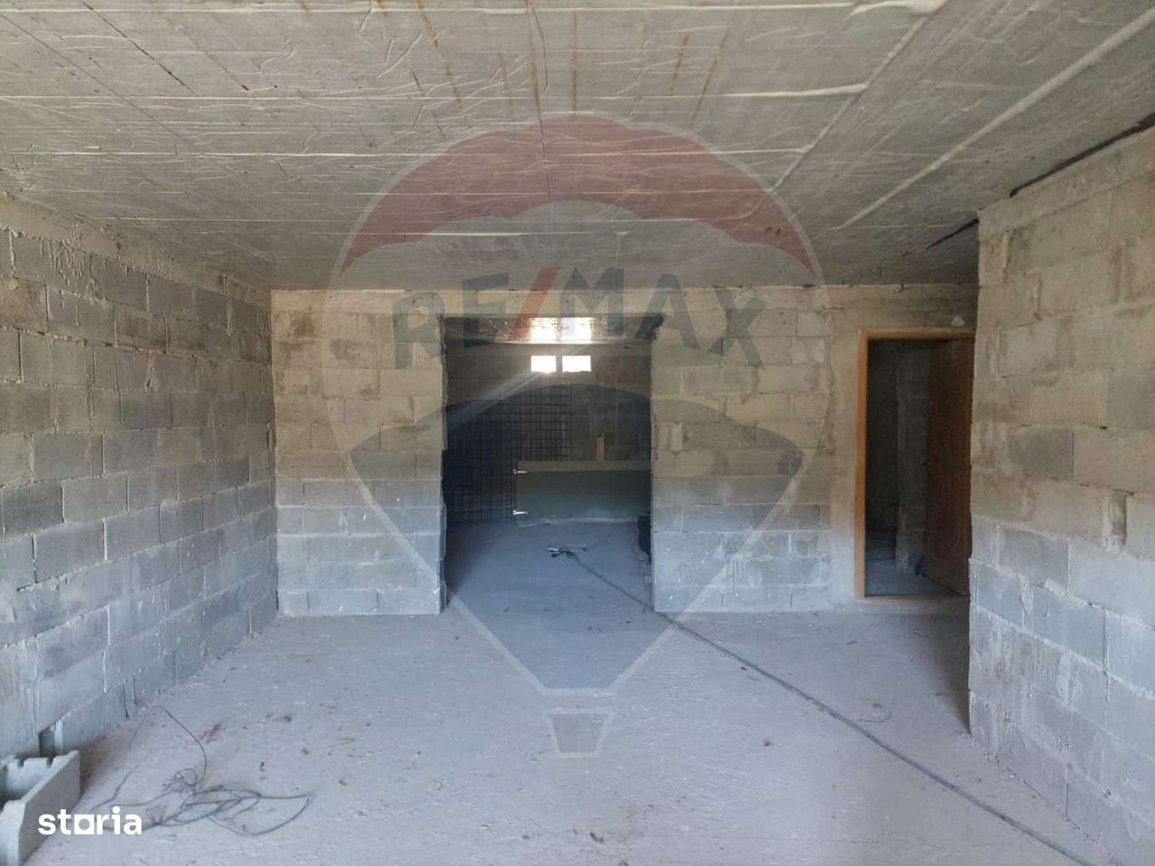 Casa la rosu de vanzare in Caiuti, Bacau - Imagine principală: 4/20