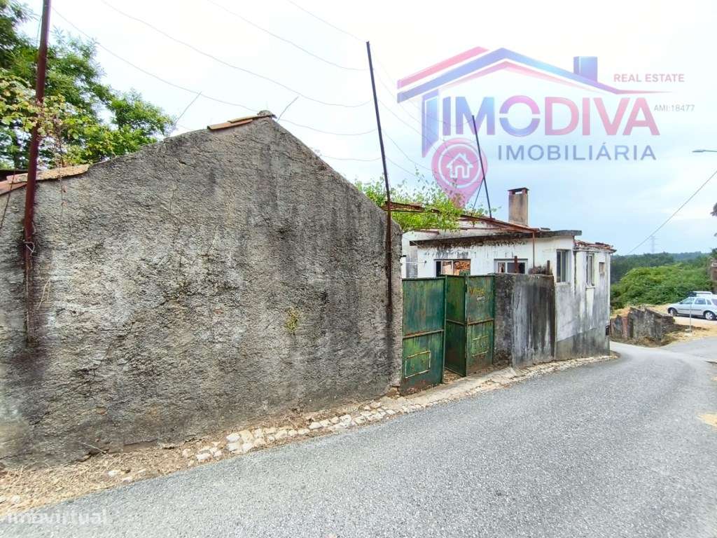 Moradia com terreno em Castanheira de Pera-9