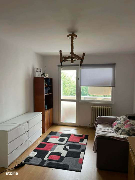 Vanzare apartament cu 3 camere str Fantanele-0