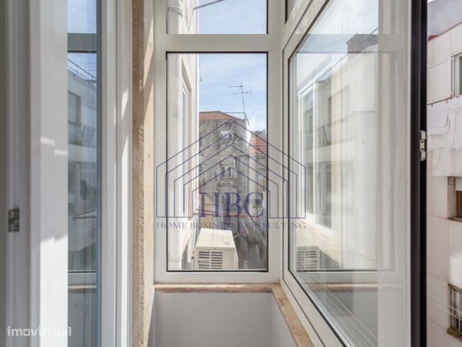 APARTAMENTO T2 RENOVADO, PRÓXIMO DO JARDIM DO PRÍNCIPE REAL-16