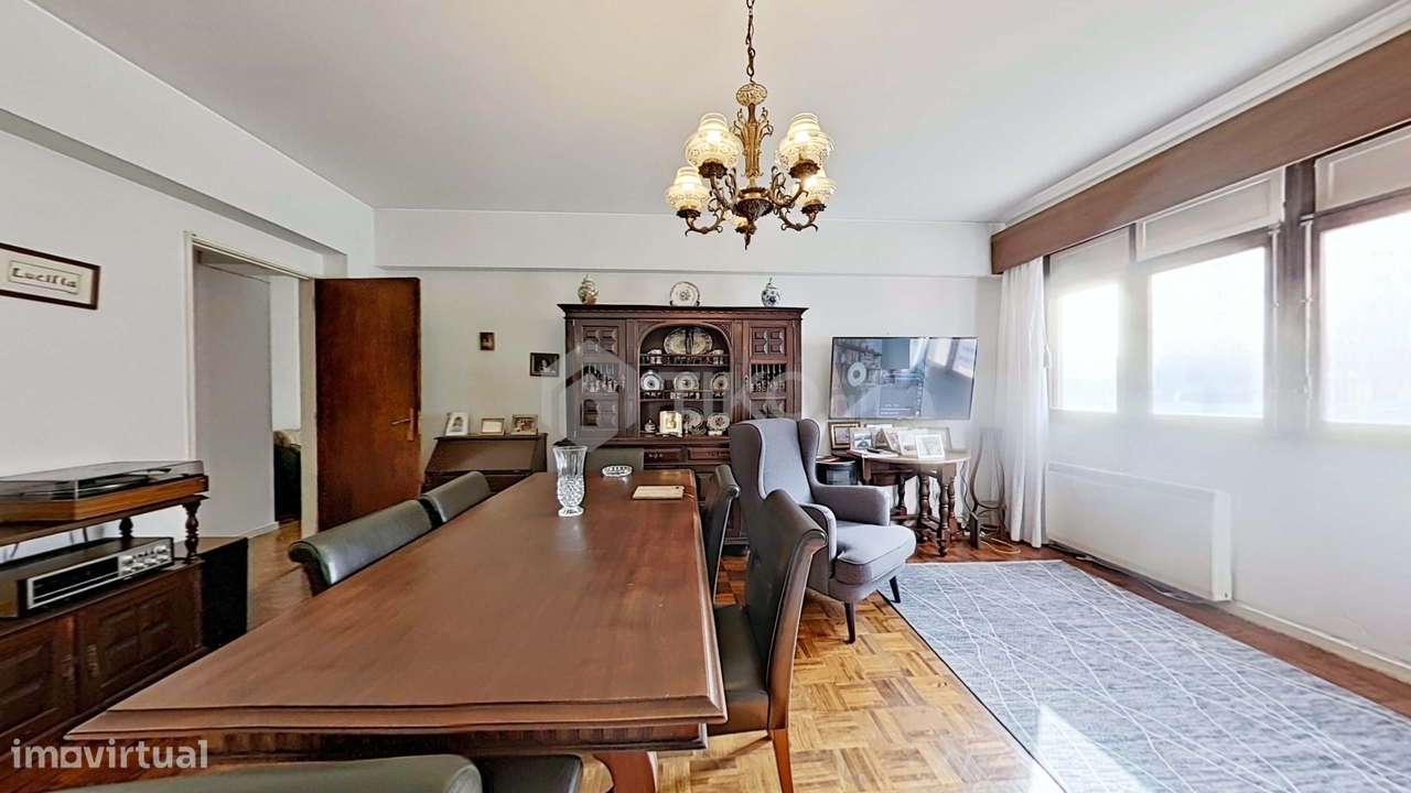 T4 COM 3 FRENTES SOLARES E ÁREAS ACIMA DA MÉDIA | METRO DE CHELAS-2