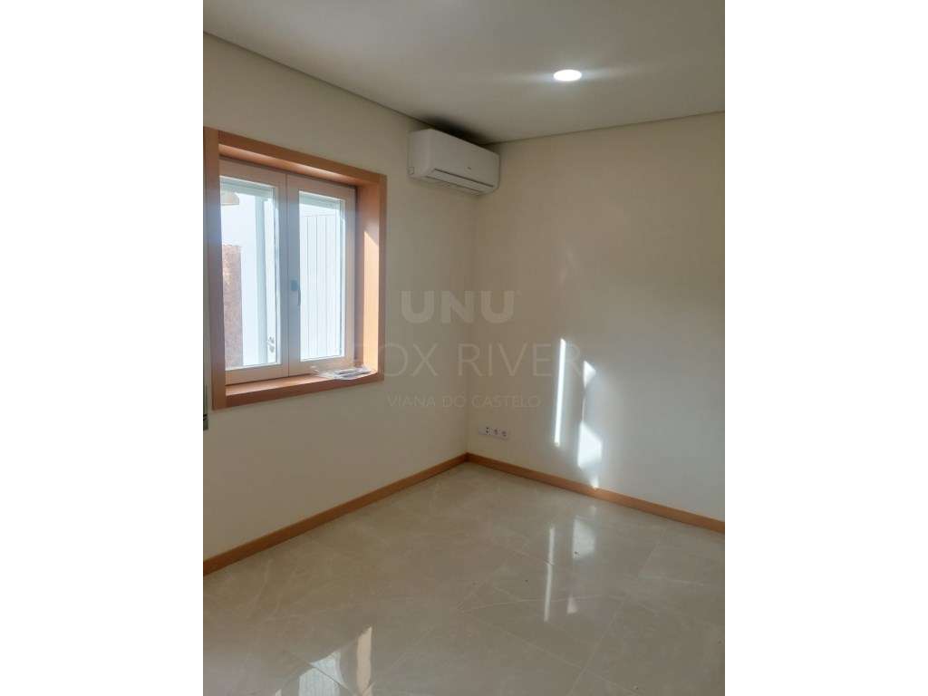 Apartamento T2 totalmente renovado para arrendamento em Monserrate - Grande imagem: 3/12