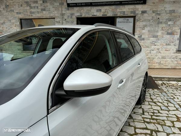 Peugeot 308 SW 1.2 PureTech Allure - 21