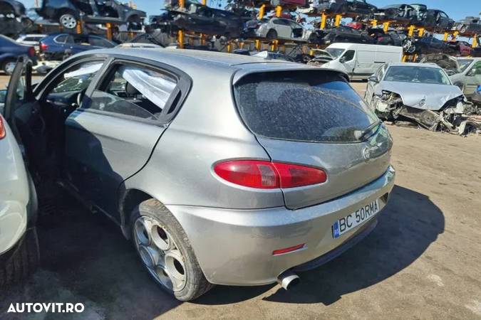 bara spate armatura spate calandru haion far stop stanga dreapta ceasuri bord plafoniera torpedou scaune fata spate bancheta usa portiera stanga dreapta  Alfa Romeo 147 facelift 2007 motor 1.9JTD 937A5000 - 2