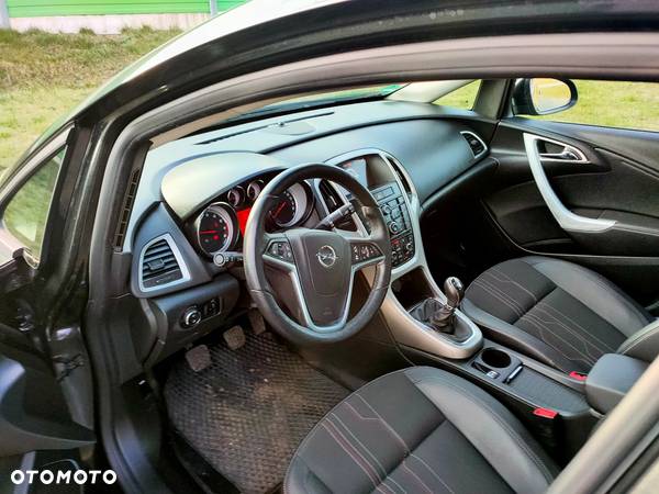 Opel Astra 1.4 Turbo 150 Jahre - 13