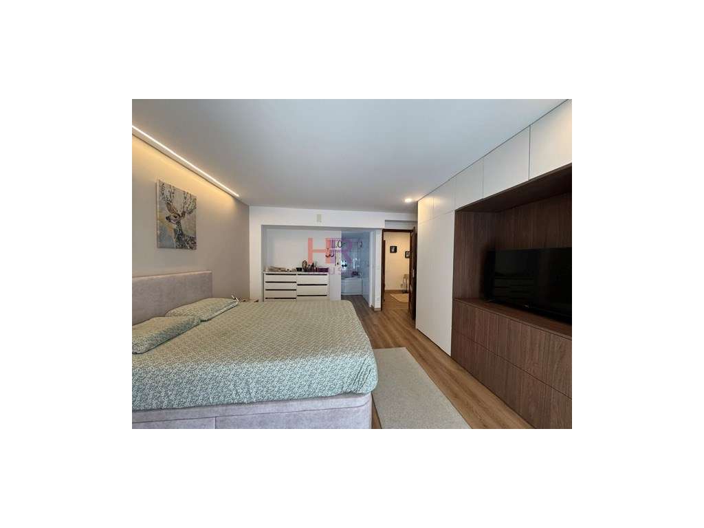 Vende-se Moradia Isolada M4+1 com garagem e jardim.-11