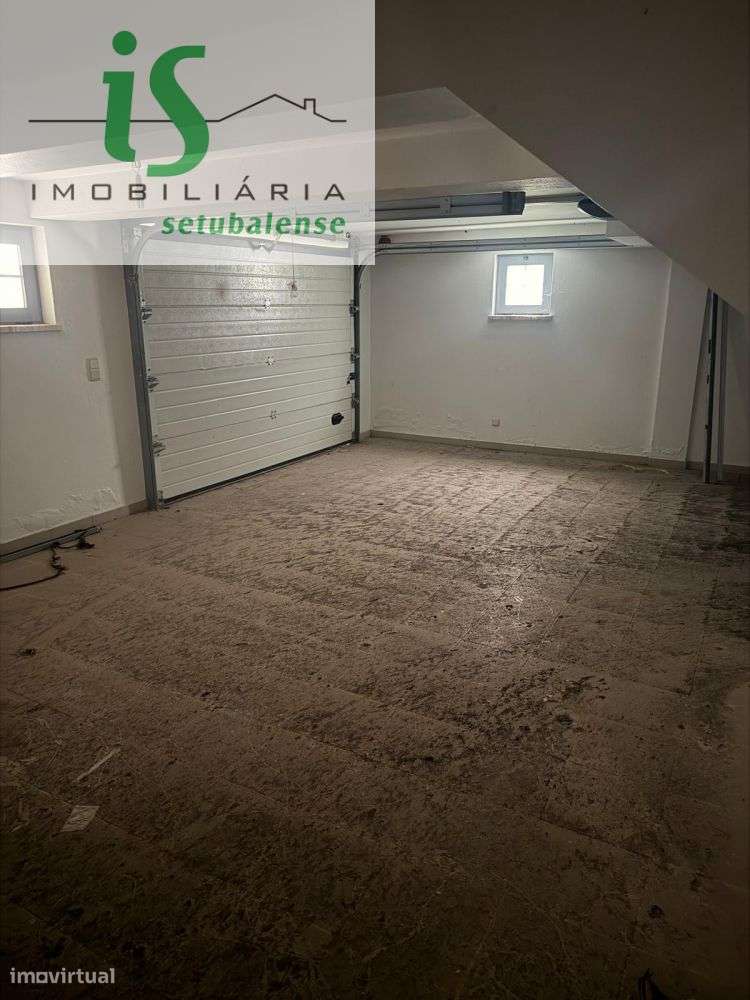 MORADIA T4 NA SOBREDA COM GARAGEM ISOLADA E TERRENO EM GAVETO.-29
