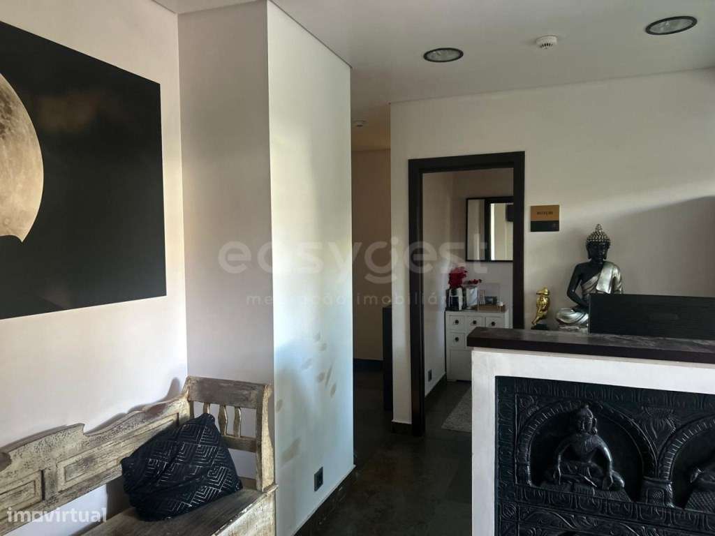 Espaço Comercial com 9 gabinetes situado em Parede, Cascais - Grande imagem: 4/20