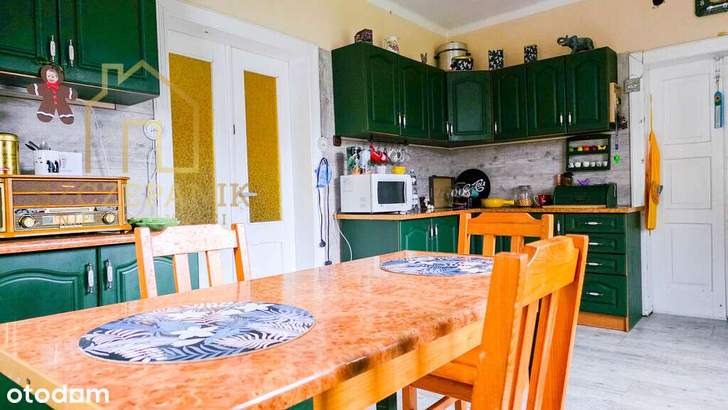 Klimatyczny drewniany dom po remoncie-7