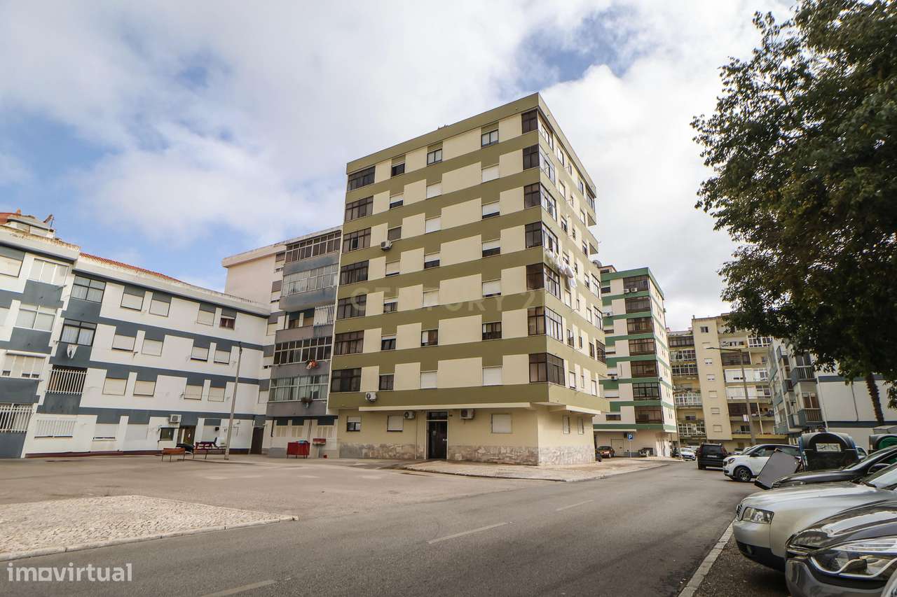 Apartamento T4, moderno e luminoso no Seixal-27
