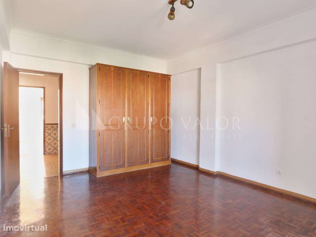 Apartamento T2 com Arrecadação, em Mem Martins-11