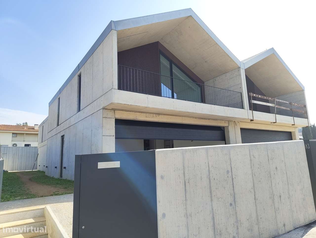 MORADIA NOVA com Piscina e Jardim - Junto ao Mar .-33