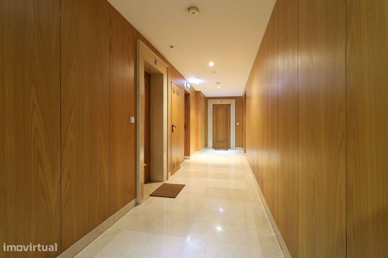 Apartamento T2 com garagem no coração de Campo de Ourique, Lisboa-22