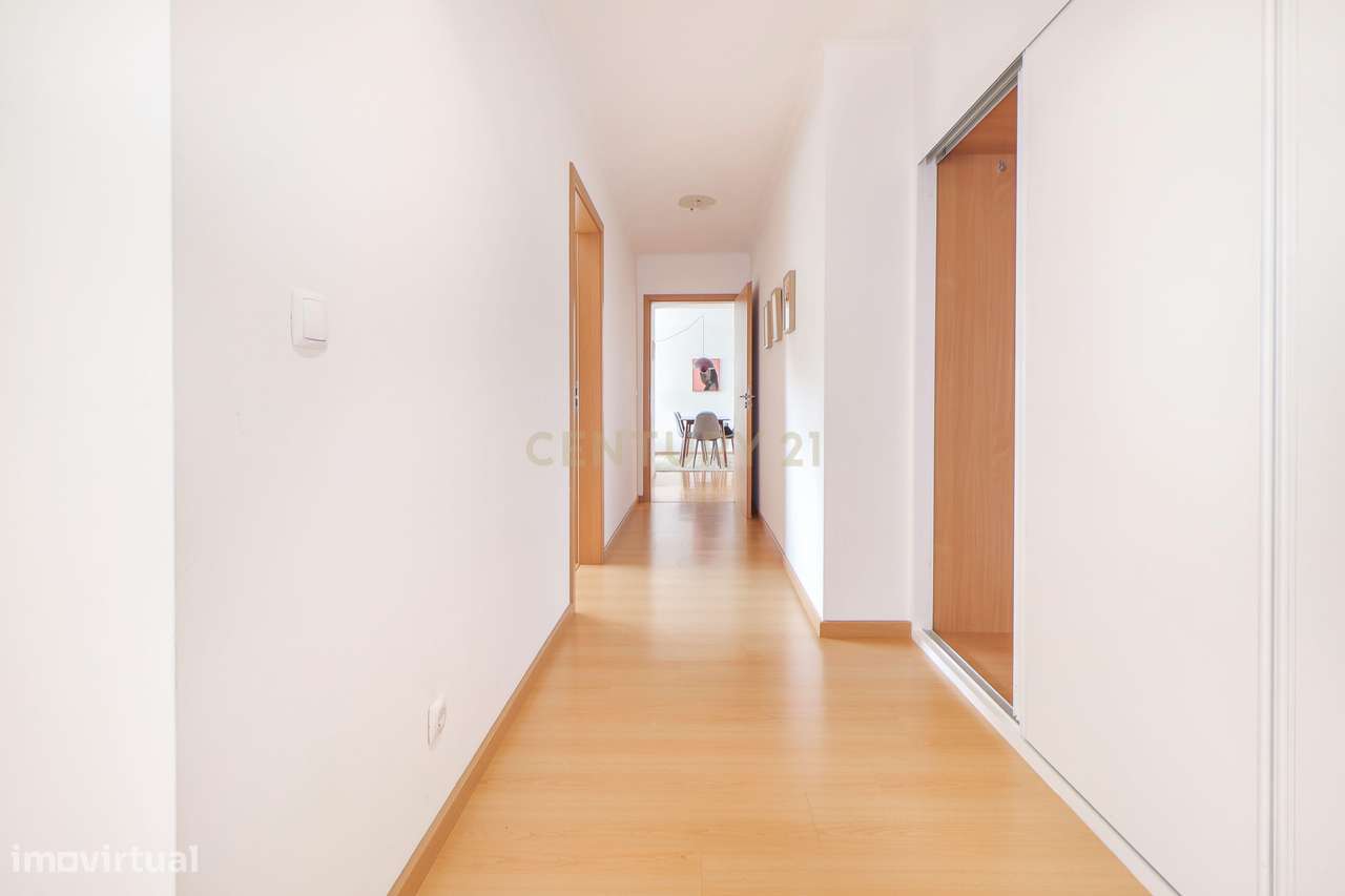 Apartamento T3 | 86 m2 + 14 m2 | Lugar de Garagem | Vista Rio Tejo | A-14