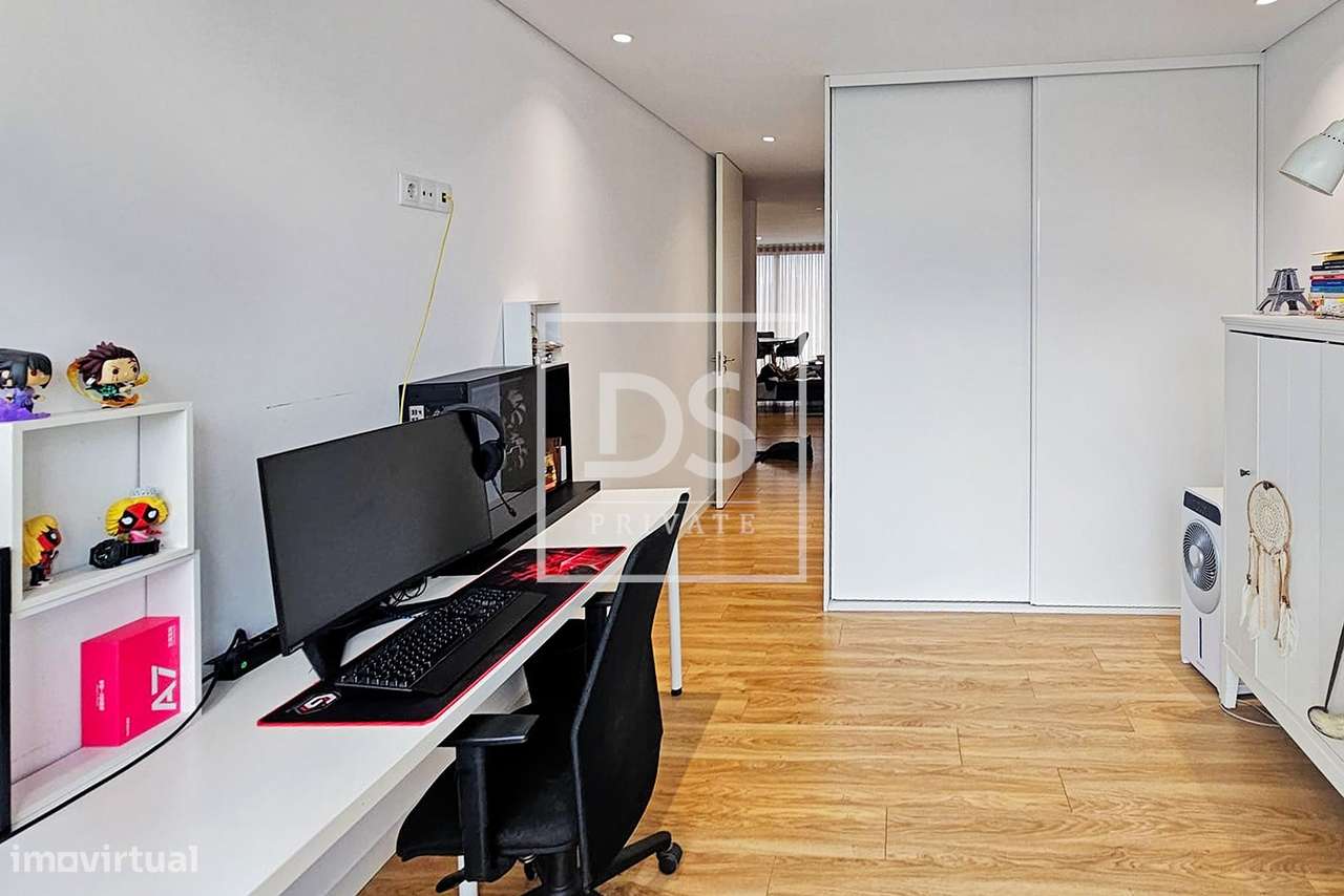 Apartamento T2 em Vilar de Pinheiro com Garagem e Carregador Elétrico-16