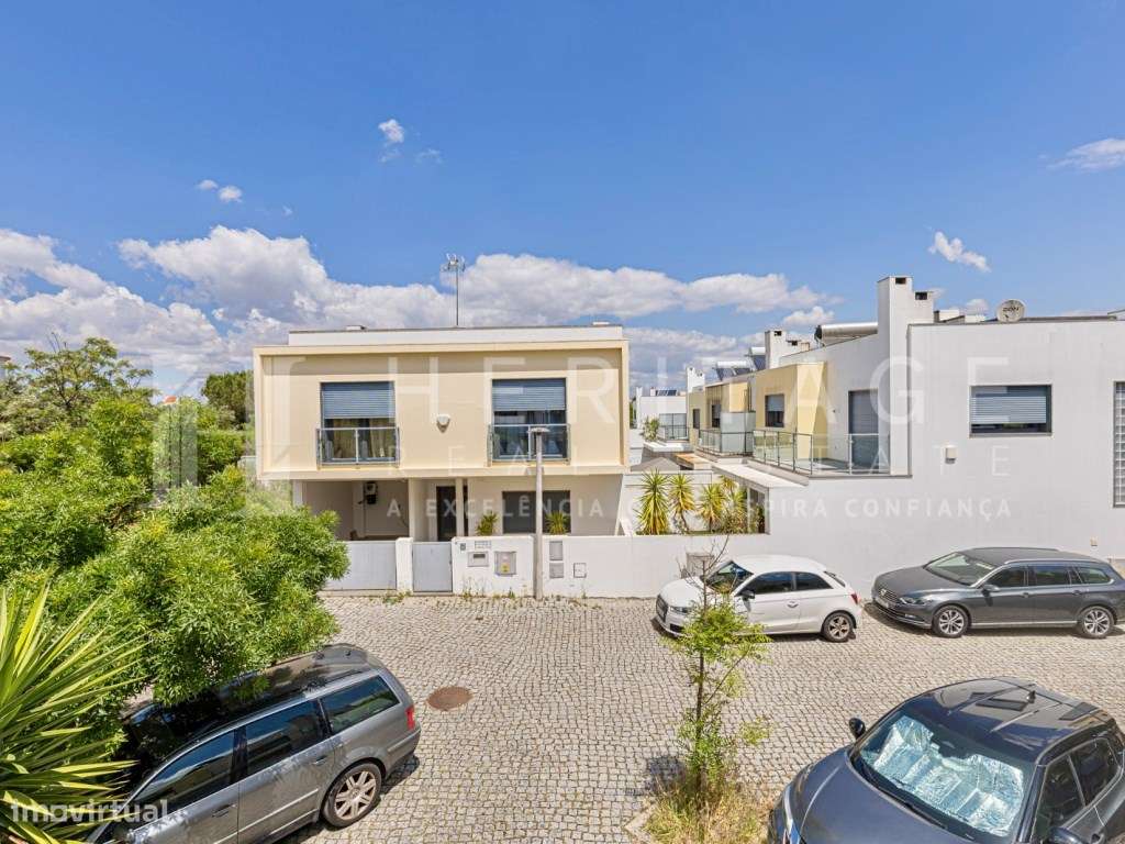 Moradia Isolada T4 com Garagem e Espaço Exterior em Santo António d...-21
