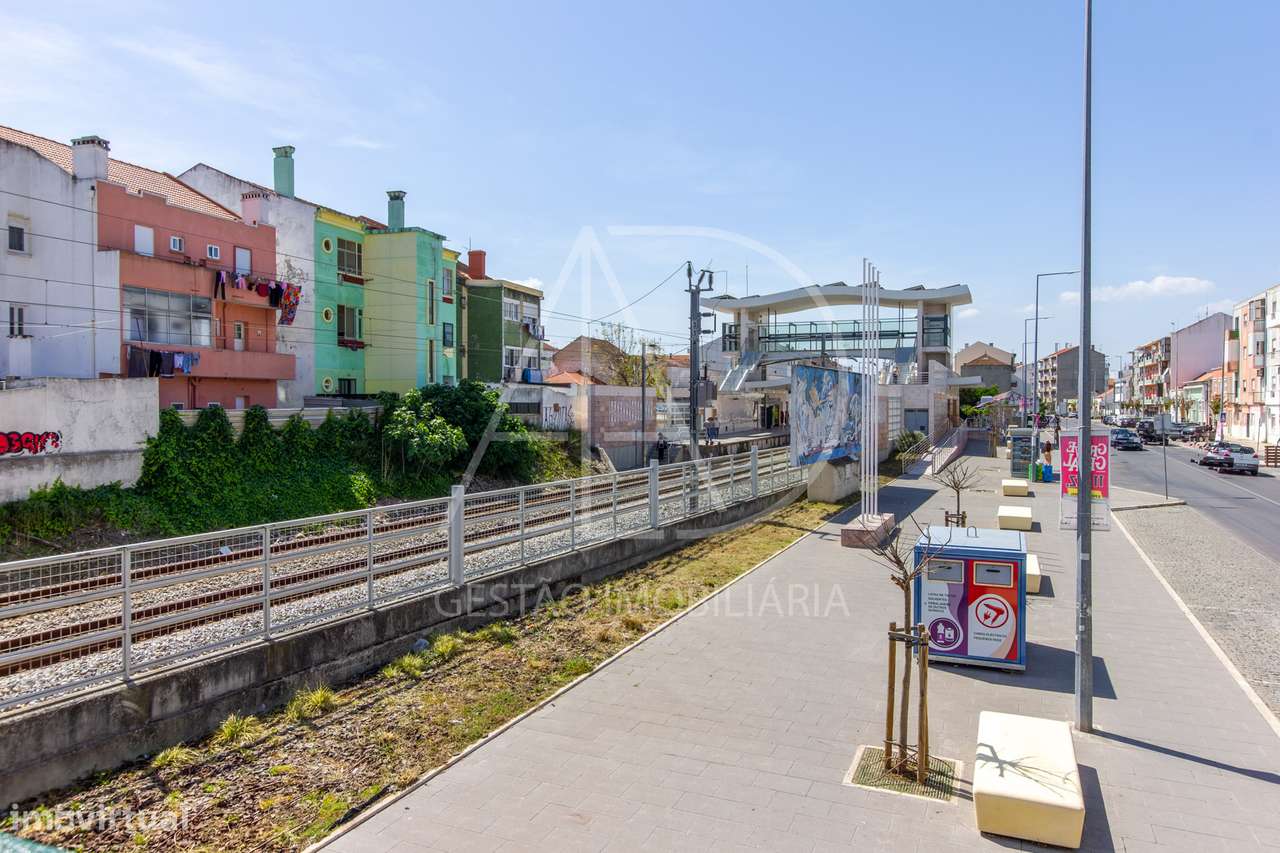 Apartamento T2 bem localizado em Baixa da banheira-17