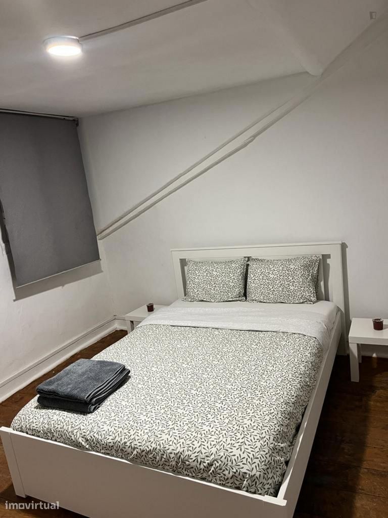 680384 - Quarto com cama de casal em...