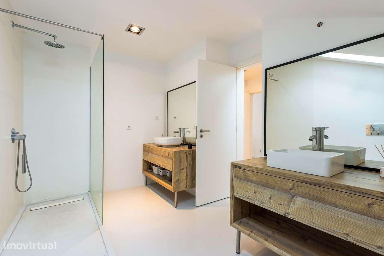 Moradia T4/5 com Piscina no Bairro de Santa Cruz – Benfica, Lisboa-23