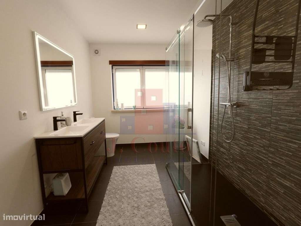 Moradia T5 | Piscina | Terreno | Vistas panorâmicas-35