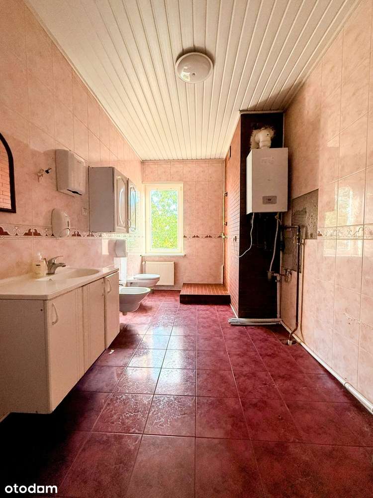 Hala z biurami w świetnej lokalizacji-14