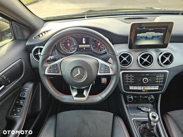 Mercedes-Benz GLA 180 AMG Line - 16