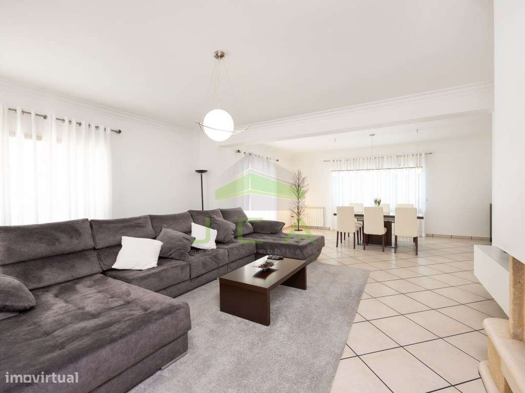 Moradia V4 com piscina e terreno a 15min de Leiria-8