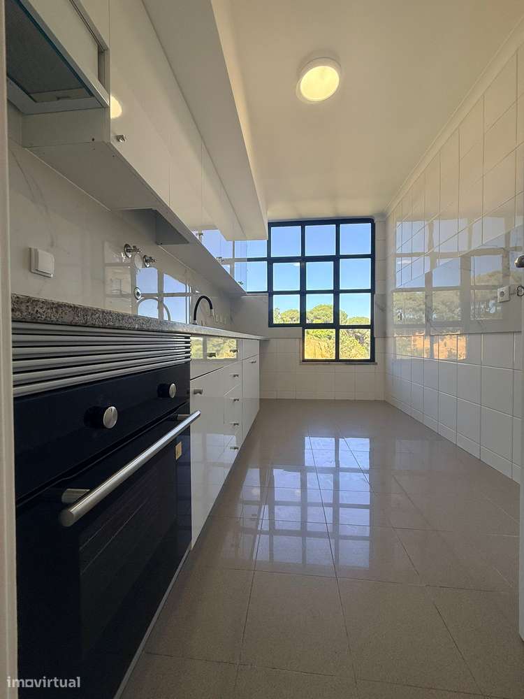 Apartamento T3 com 2 casas de banho em Almada-19