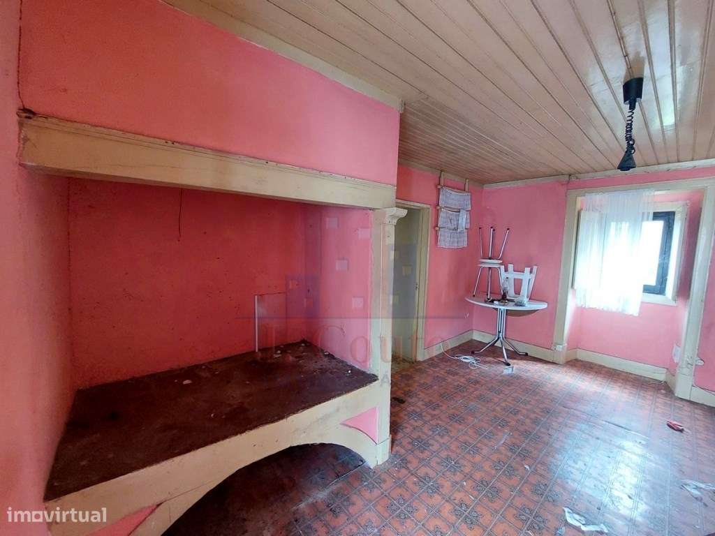 Casa Antiga para Restauro, Salir de Matos-14