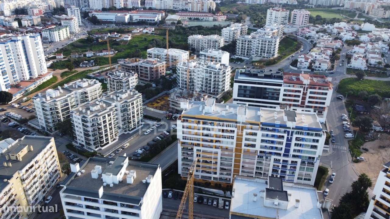 Apartamento T2 com Piscina em Condomínio Fechado, Alto do quintão - Grande imagem: 2/34