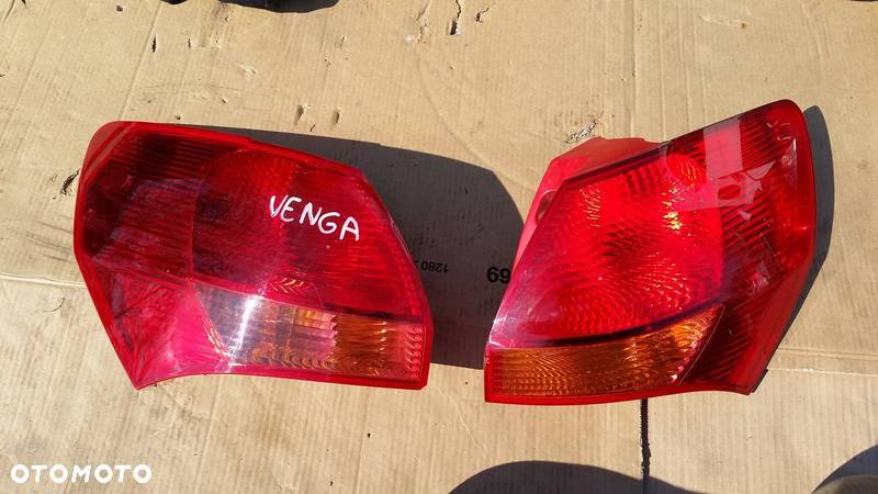 LAMPA P/L TYŁ KIA VENGA 92402-1P000 EU - 1