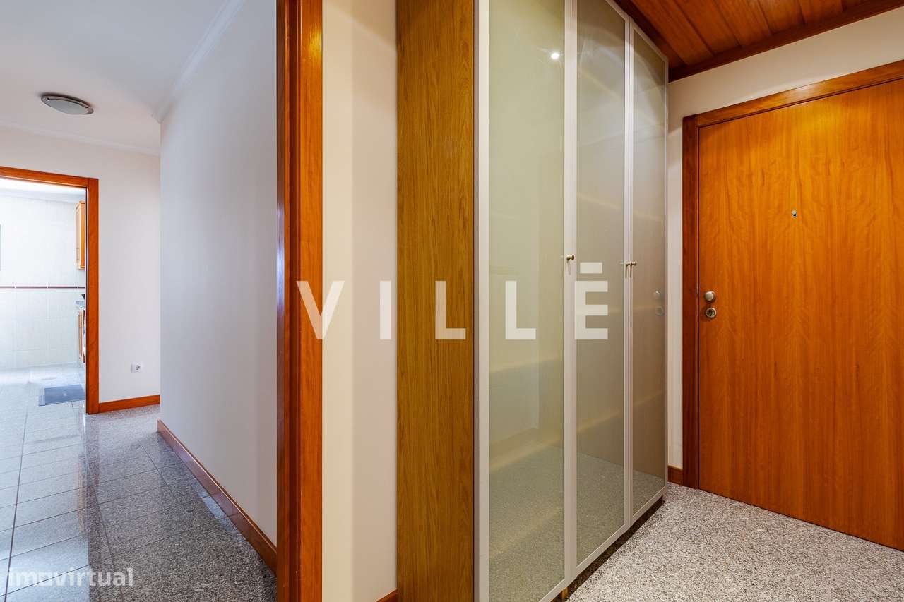 Apartamento T2 com Garagem Fechada e Arrumo no Glicinias-6